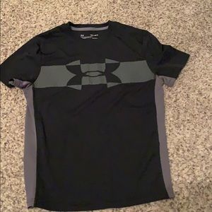 UNDER ARMOUR TEE